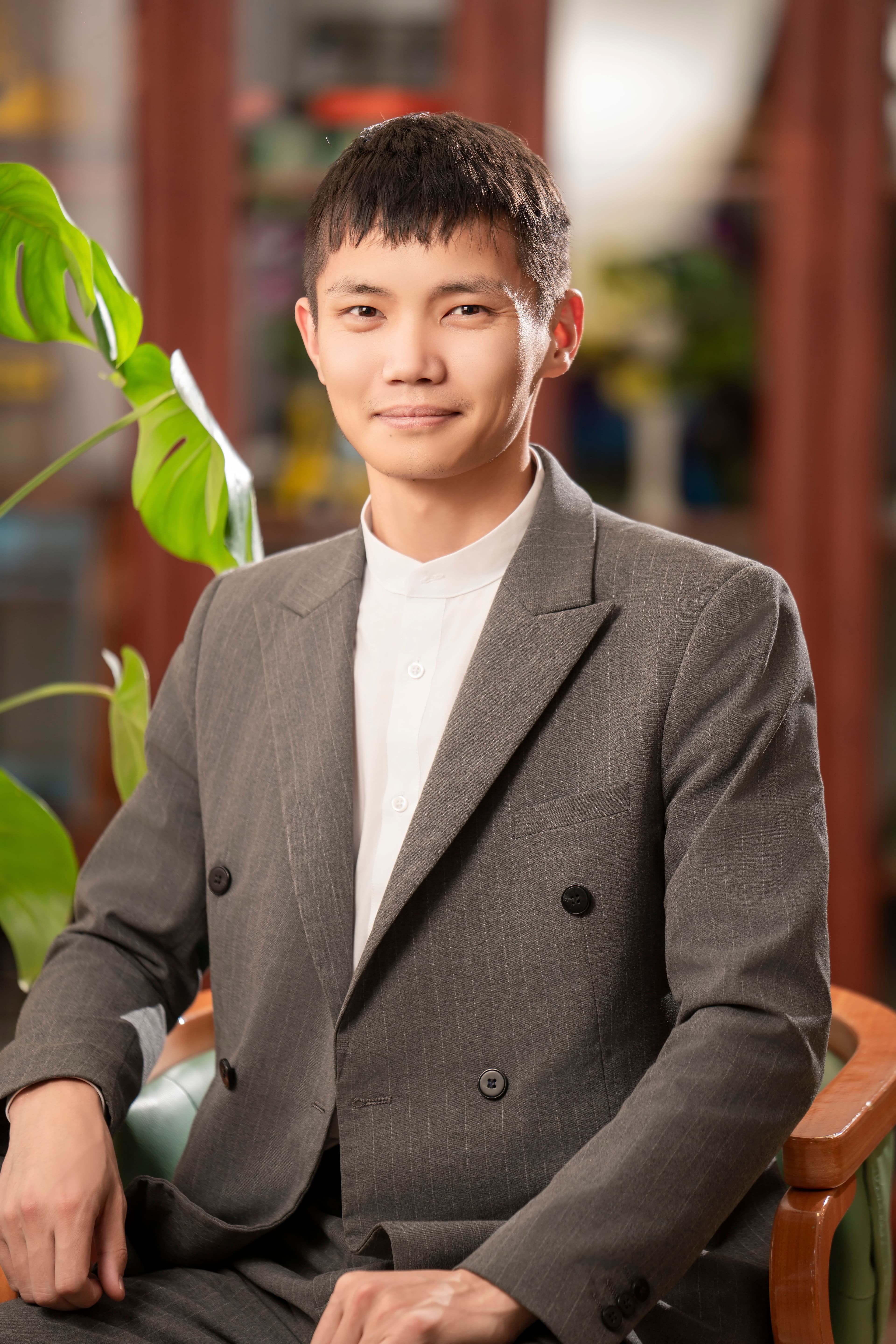 Б.МАНДАХБАЯР