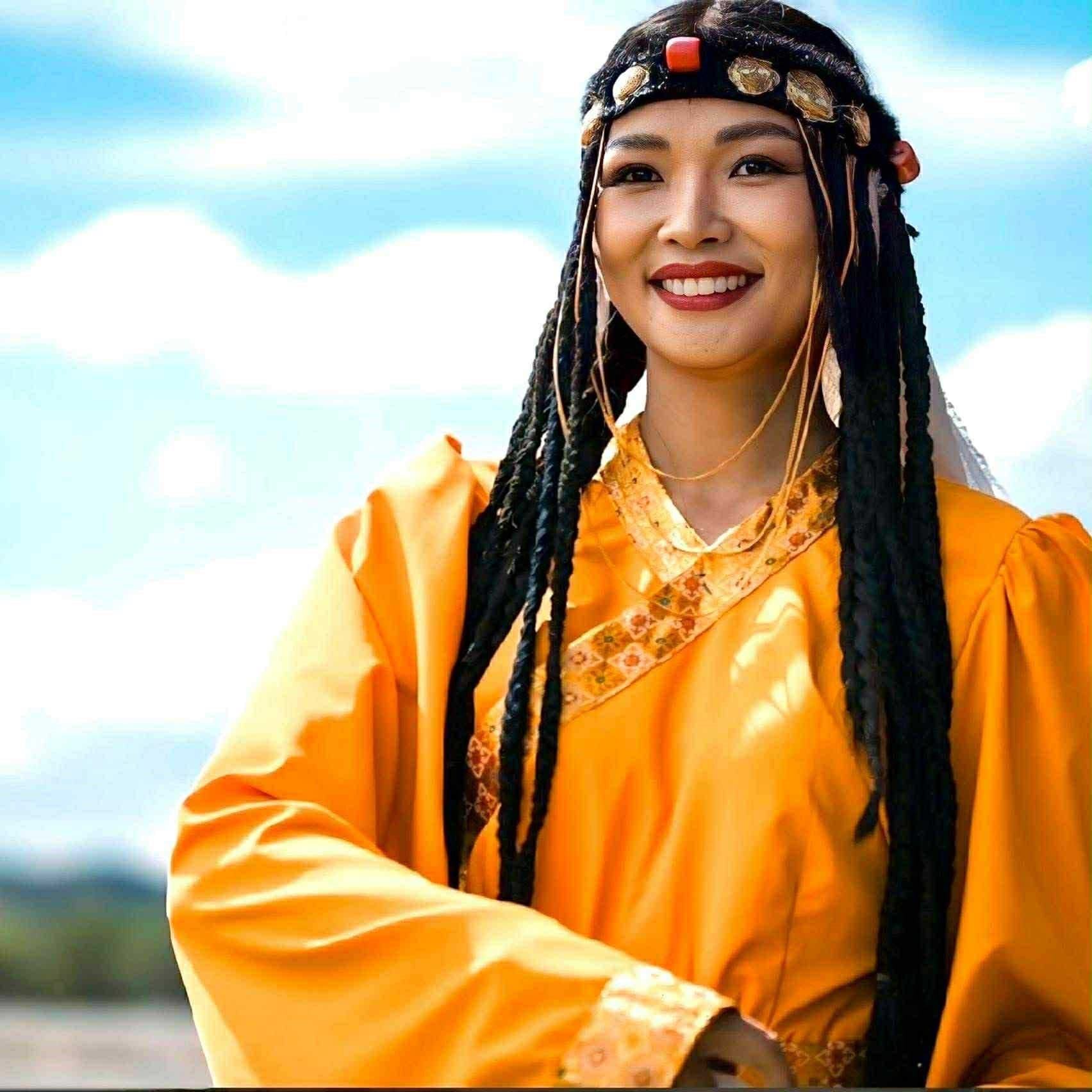 Э.БАДАМЦЭЦЭГ