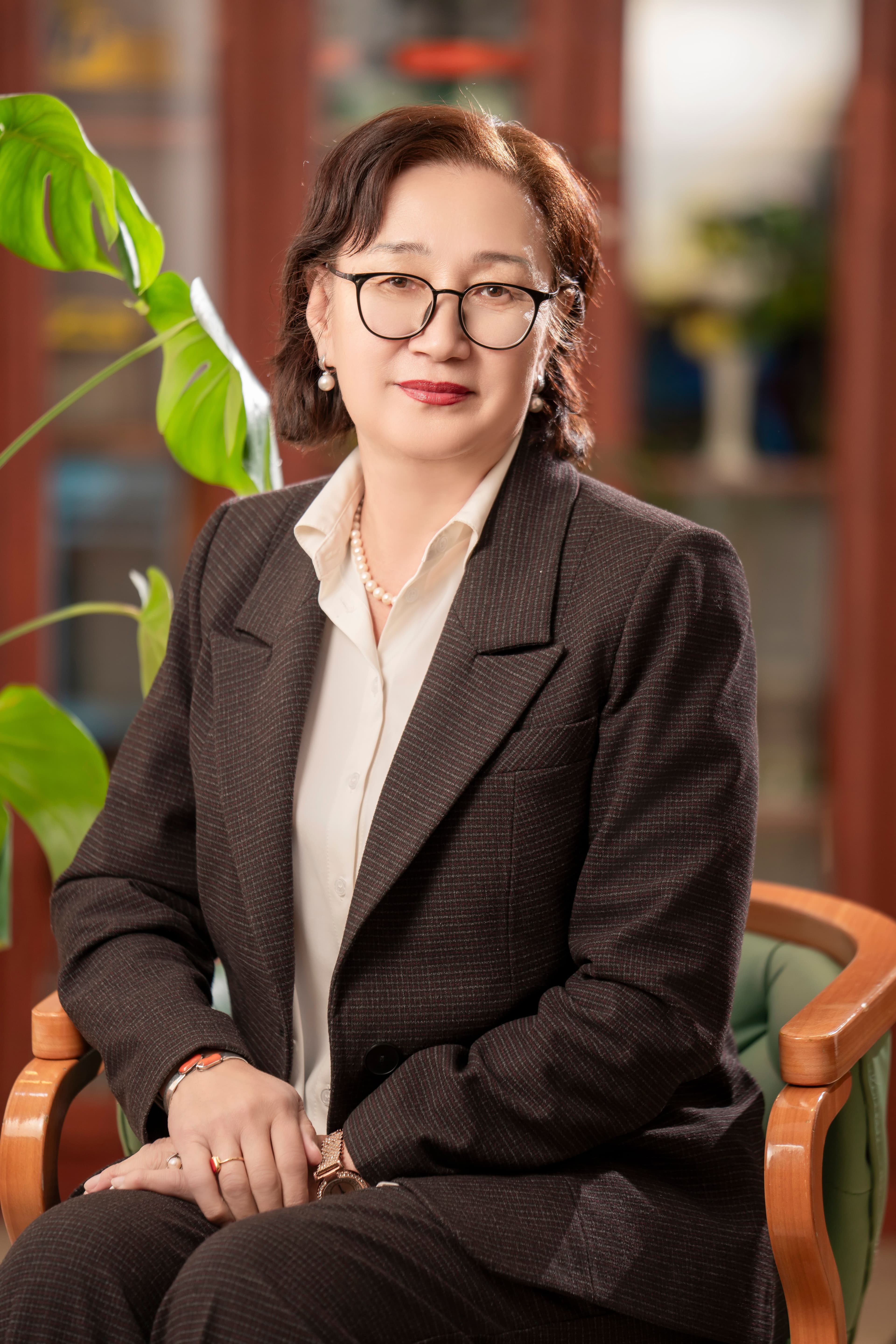 Л.ОЮУНЦЭЦЭГ