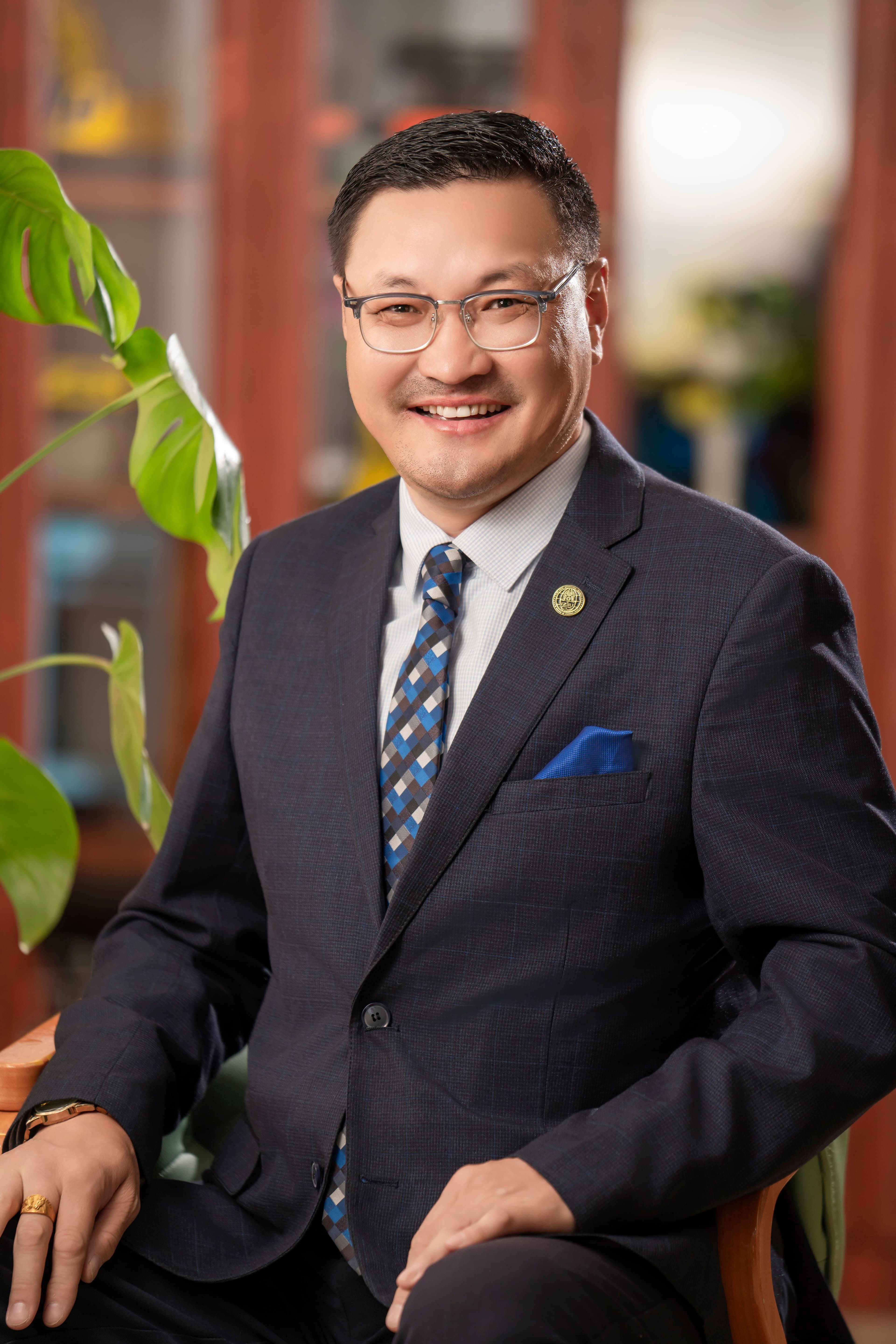 Б.АРИУНБОЛД