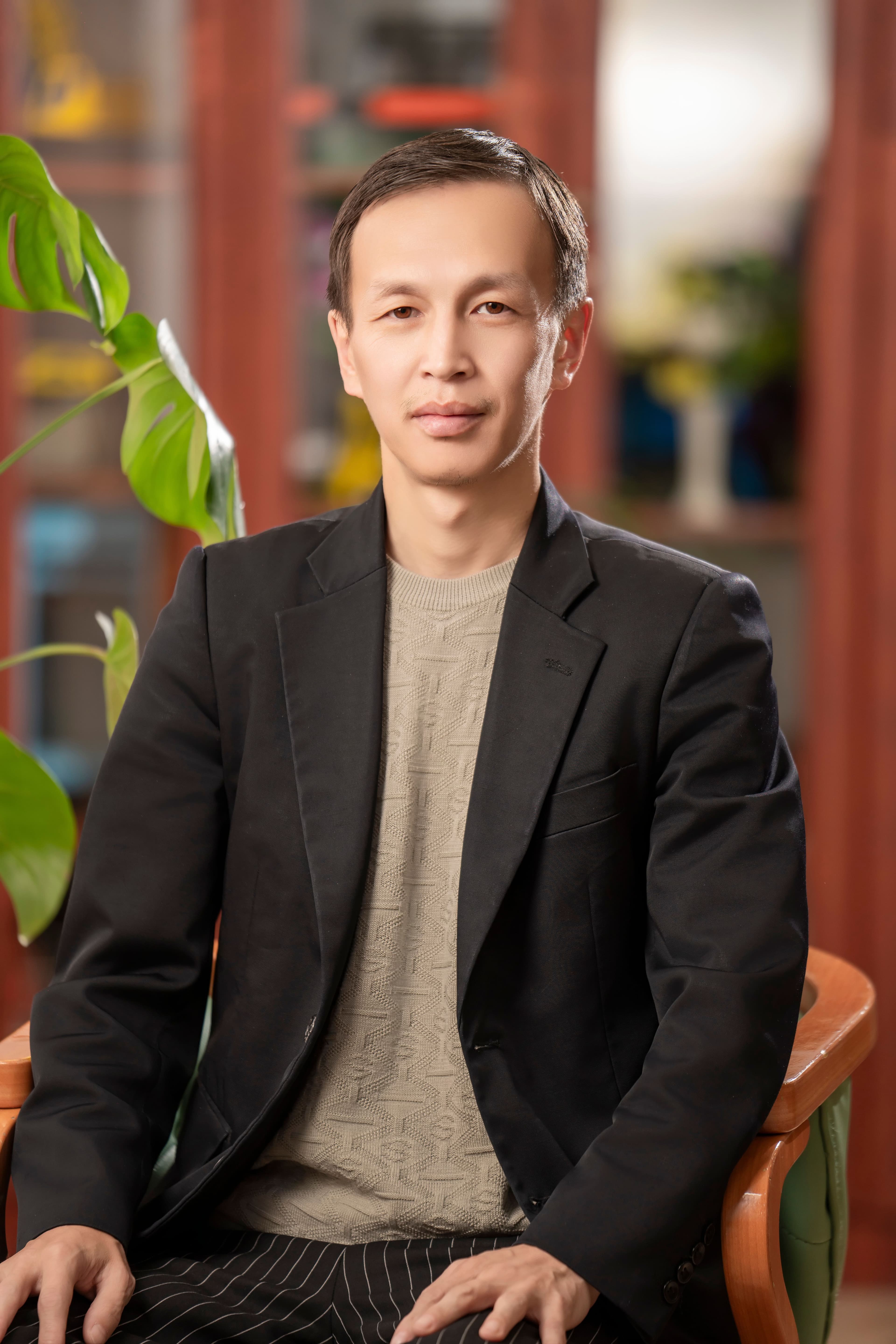 Б.ТӨГС-ЭРДЭНЭ